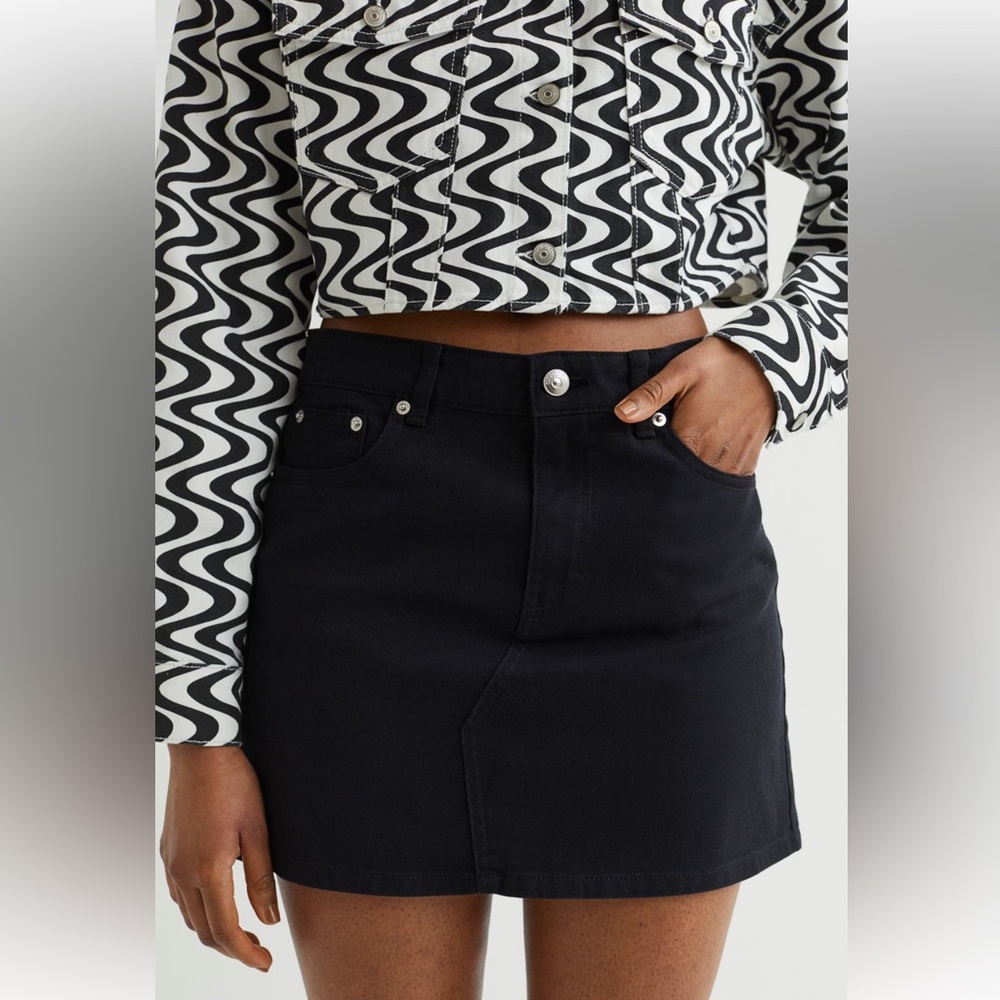 Divided Mid-Rise Twill Mini Skirt